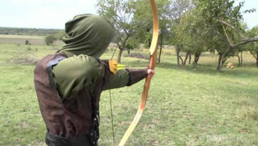 Απίστευτες βολές από τον καλύτερο τοξοβόλο του κόσμου (βίντεο)